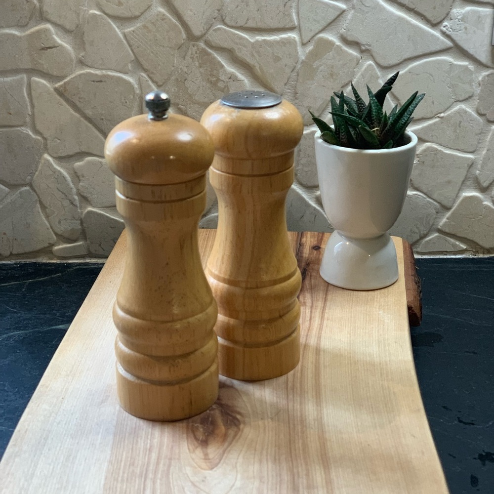 VINTAGE | Turned Wood Salt & Pepper Set | Pepper Grinder